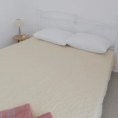 Alexas * Kamena Vourla